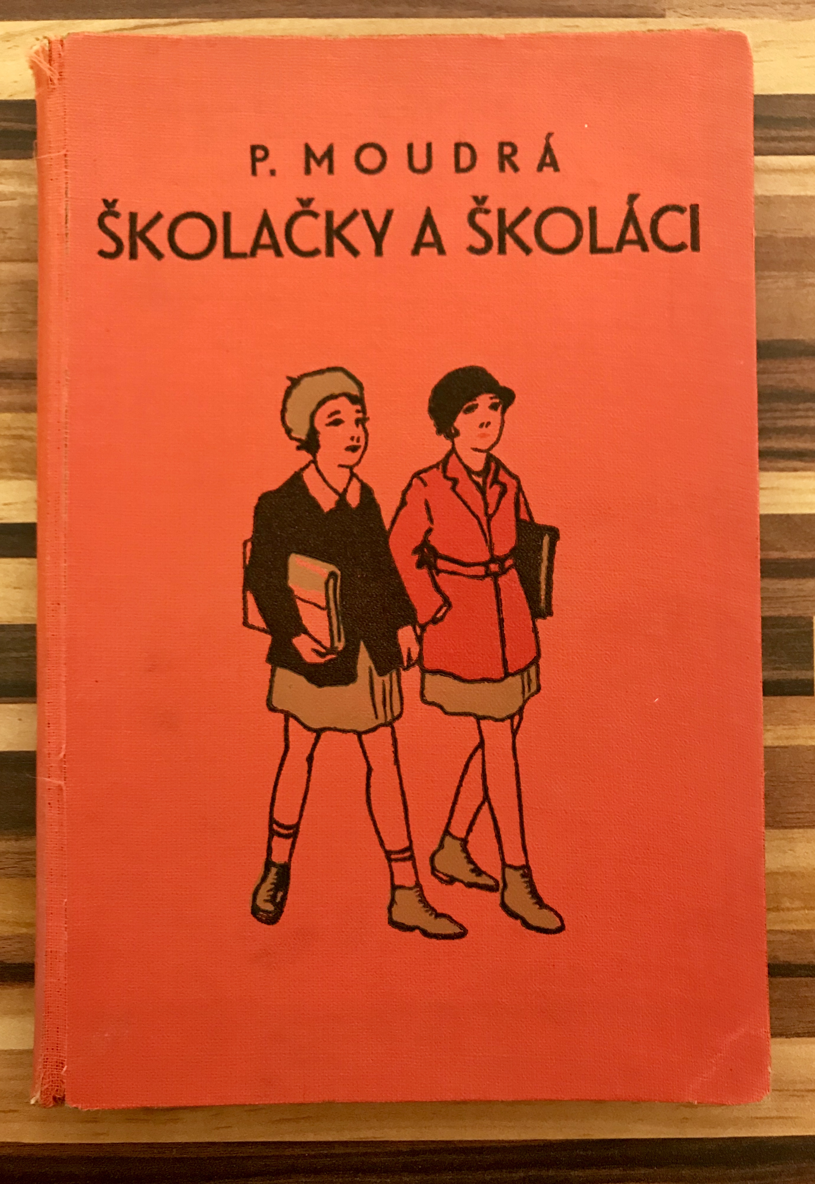 Školačky a školáci
