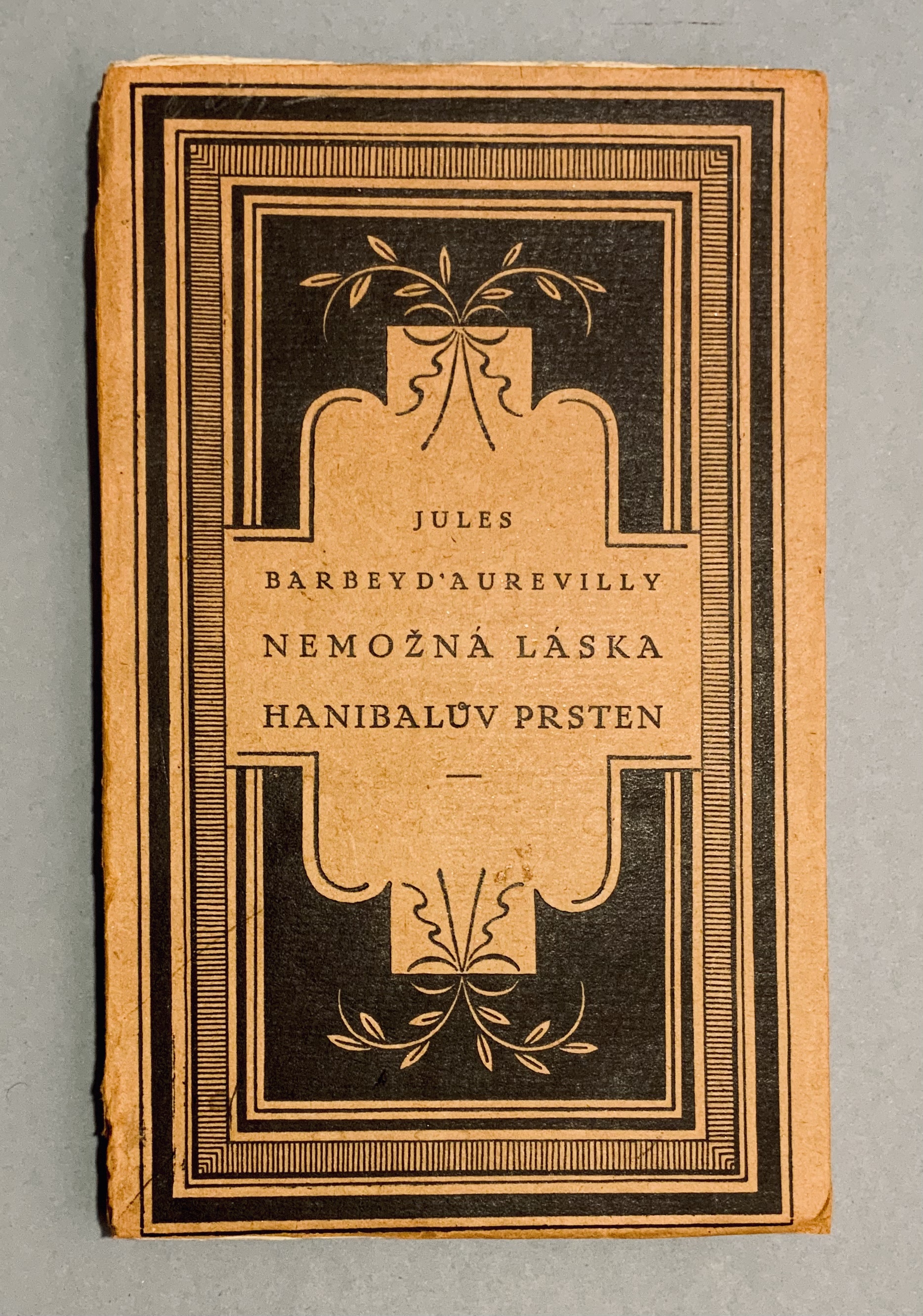 Nemožná láska, Hanibalův prsten.-  ! S Husákovými exlibris pečiatkami