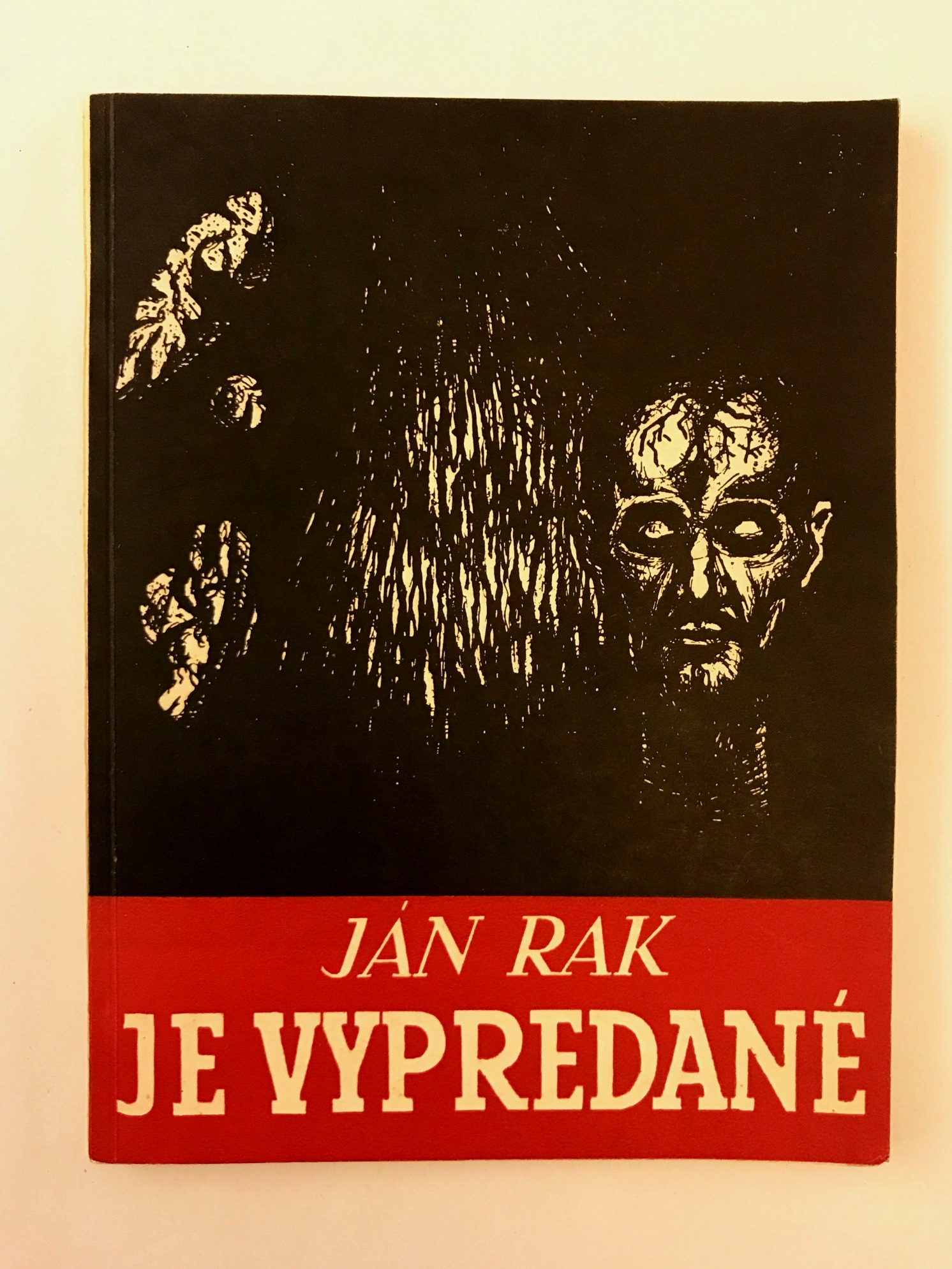 Je vypredané. Lyrická poézia.