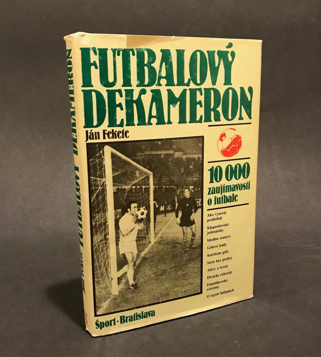 Futbalový dekameron. 10 000 zaujímavostí o futbale