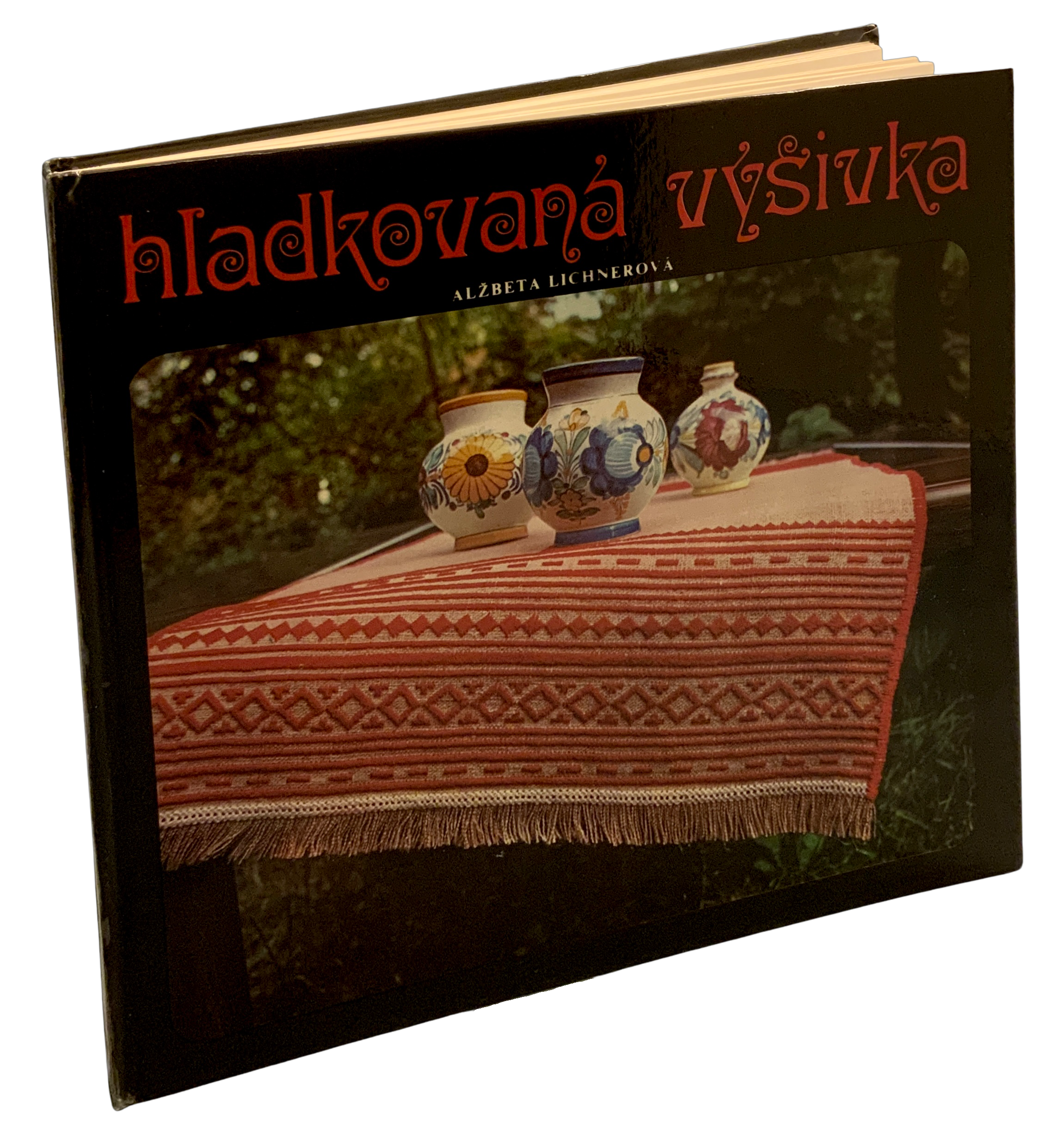 Hladkovaná výšivka